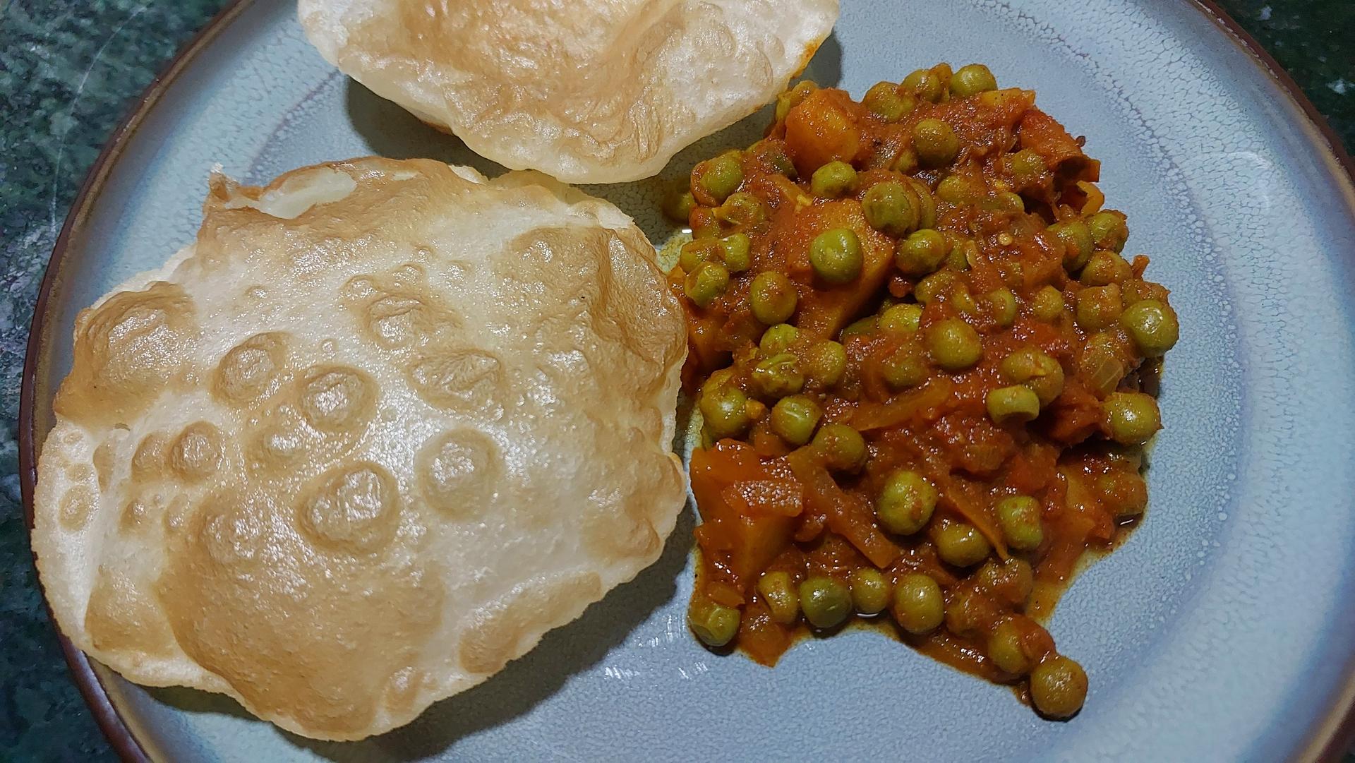 Aloo Matar- Green Peas And Potato Curry