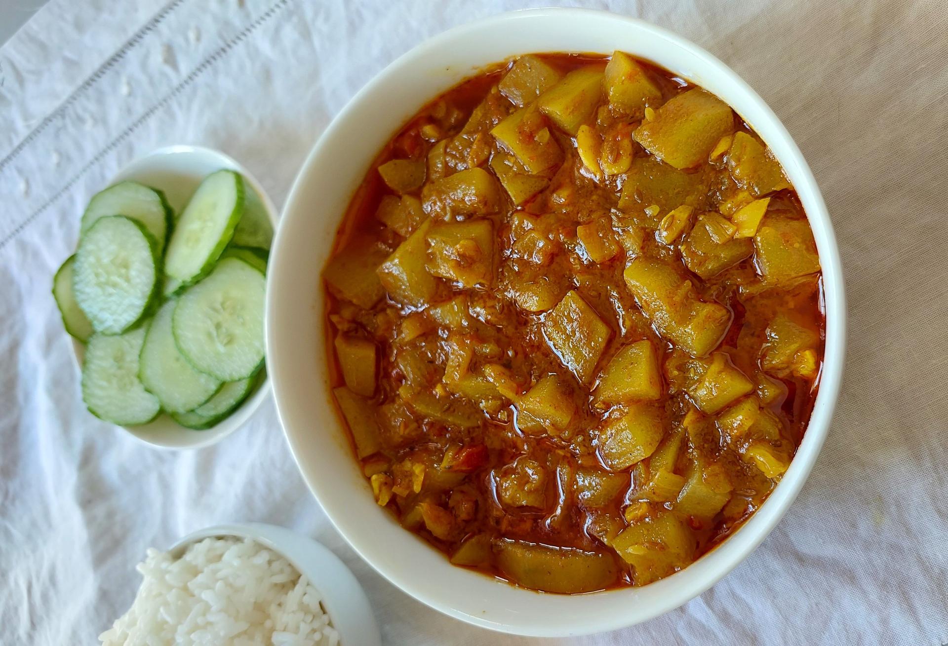 Easy Bottle Gourd / Lauki Curry Recipe